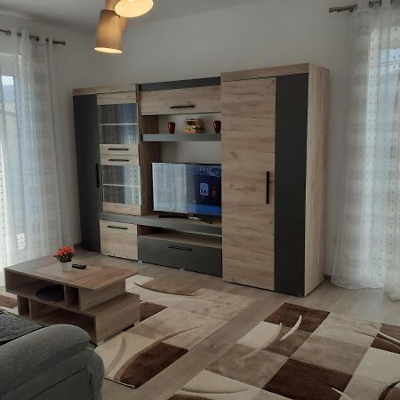Sara Apartman Livezeni  Eksteriør bilde