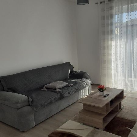 Sara Apartman Livezeni  Eksteriør bilde