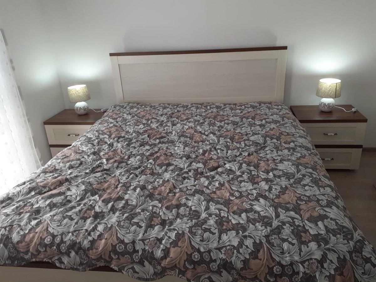Sara Apartman Livezeni  Eksteriør bilde