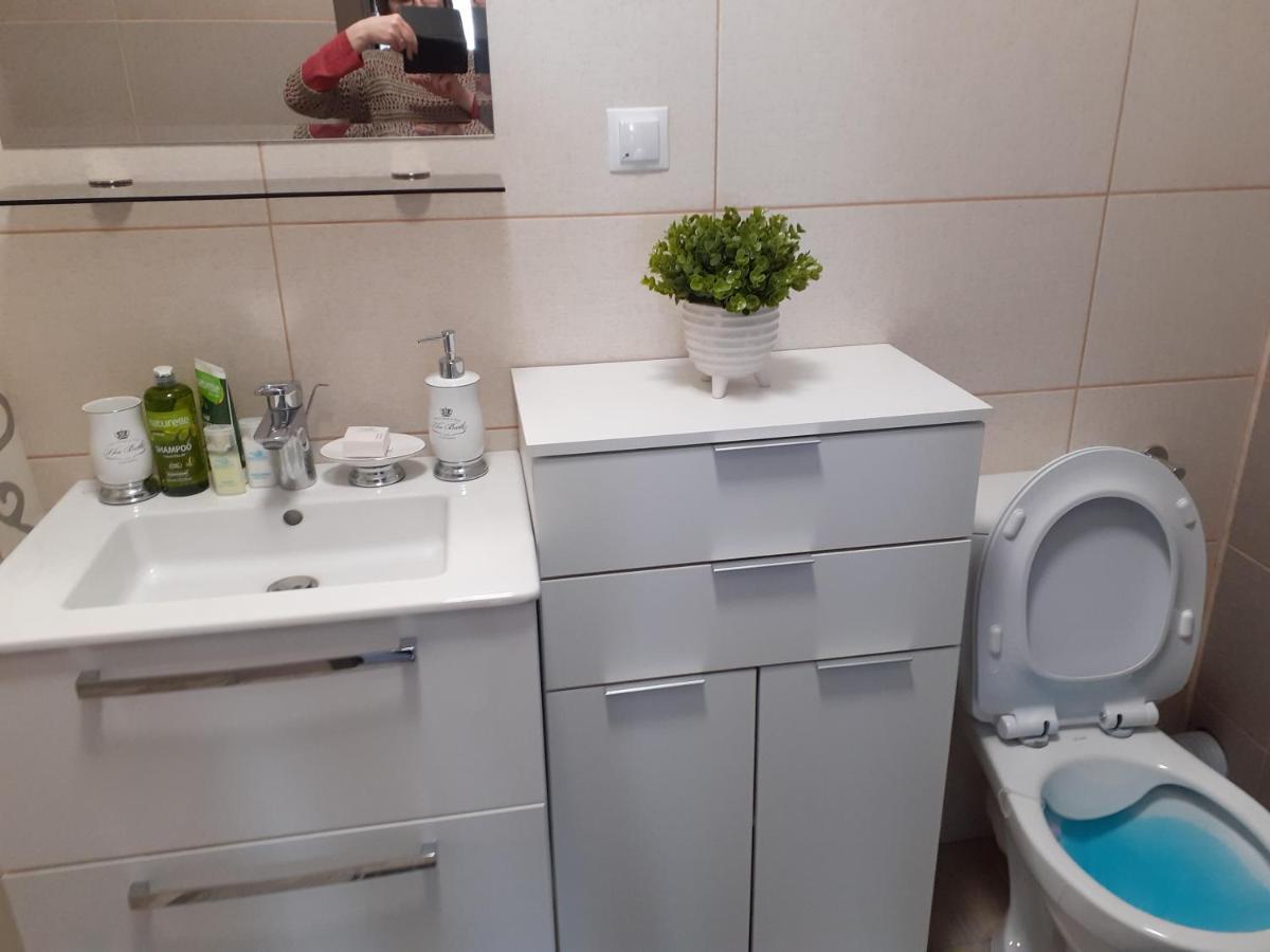 Sara Apartman Livezeni  Eksteriør bilde
